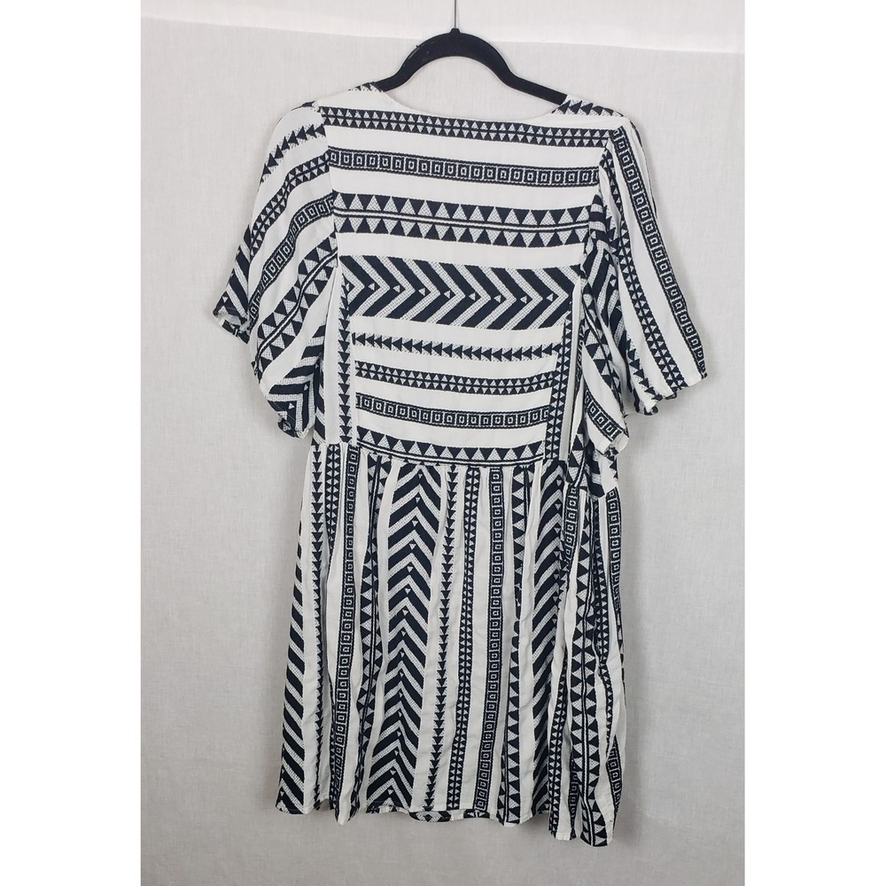 Old Navy‎ V-Neck Swing Dress Womens Size XL Black White Jacquard Aztec Boho Mini - Picture 3 of 8